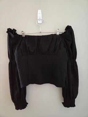 Astr Black Off-Shoulder Puff Sleeve Crop Top